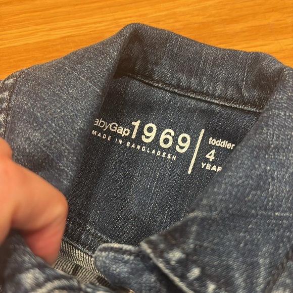 GAP Blue Jean Jacket Classic Denim Design - Picture 2 of 2